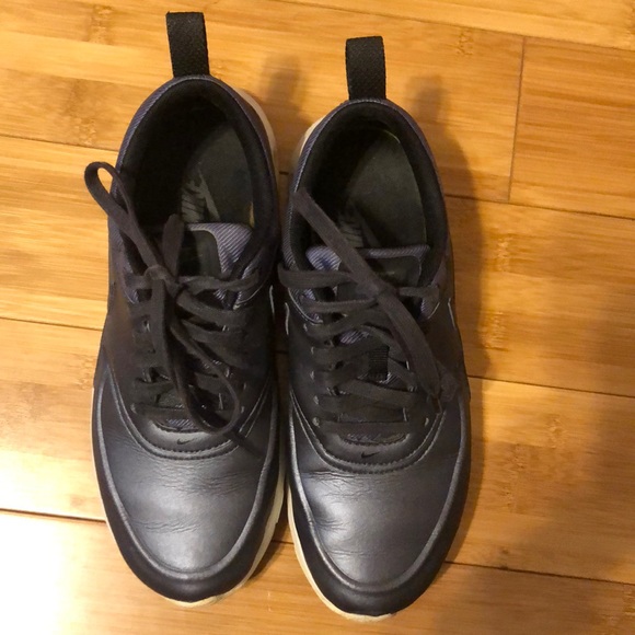 Nike Women's Air Max Thea SE Running Shoe 6.5 Black - Picture 2 of 9